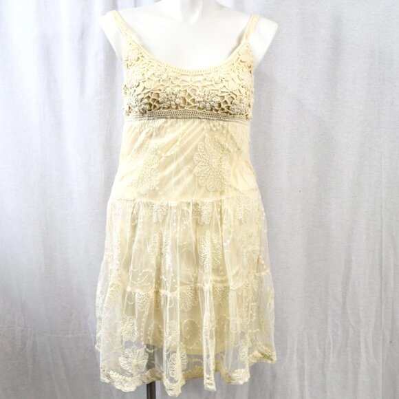 Pretty lace dress - Picture 1 of 5